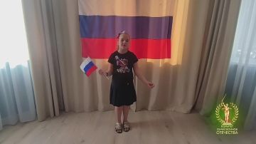 В Доме народов России в Донецке отметили День Государственного флага