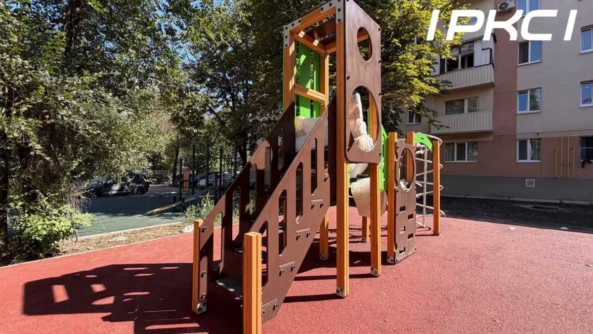 Благоустройство еще одного мариупольского двора выходит на финишную прямую