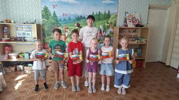 Малыши Ждановки поближе познакомились с главным символом нашей Родины