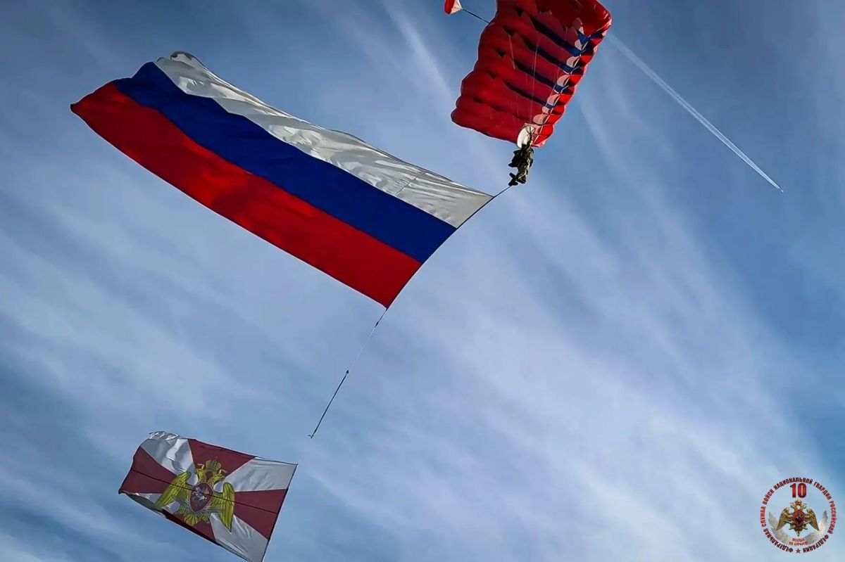 В Росгвардии прошли масштабные патриотические акции ко Дню Государственного флага