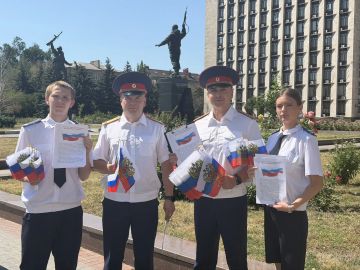 Сотрудники регионального следственного управления провели патриотическую акцию в День Государственного флага Российской Федерации