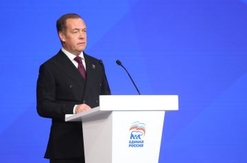 Россия движется к победе в СВО, заявил Медведев