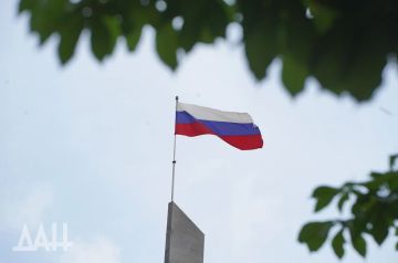 Воплощение великой истории и общих побед: Путин поздравил россиян с праздником