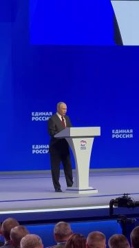 Владимир Путин поздравил с Днём Государственного флага на XXIII Съезде партии