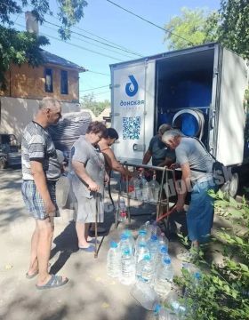 Алексей Кулемзин: Донецкие производители воды оказывают поддержку в условиях сложностей с водоснабжением