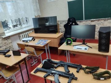 Олег Трофимов: При поддержке Минпросвещения России и Фонда гуманитарных проектов донецкая школа №152 имени Героев-десантников получила новое оснащение для кабинетов труда, ОБЗР, химии, биологии и физики, а также оборудование...