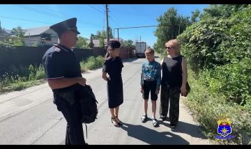Транспортные полицейские Донецка и Мариуполя помогли детям собраться в школу