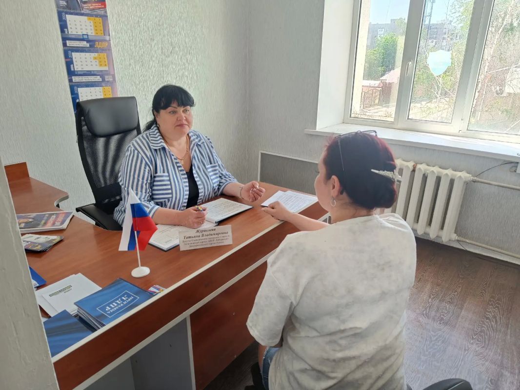 Депутат Снежнянского городского совета, координатор Снежнянского отделения Либерально-демократической партии России (ЛДПР) Татьяна Владимировна Журавлёва провела приём граждан