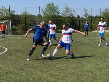 В посёлке Витязево состоялась показательная игра между сборной командой ДНР «Ветераны футбола Донбасса 40+» и командой города Енакиево в поединке, посвящённом президенту ФК «Енакиевец» Виктору Федорищеву — человеку, который...