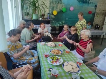 В Центре социального обслуживания Пролетарского внутригородского района Донецка прошел по-настоящему теплый урок творчества