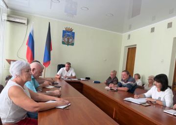 Провёл расширенное аппаратное совещание с начальниками отделов и структурных подразделений администрации Володарского муниципального округа, руководителями предприятий, а также территориальных подразделений министерств и...