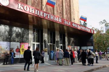Ремонт с оглядкой на историю: фасад донецкой филармонии признали предметом охраны культурного наследия