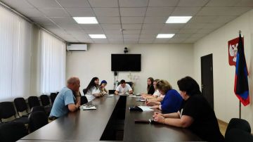 Сегодня, 25 августа, состоялось заседание комиссии по установлению причиненного ущерба жилым помещениям в результате боевых действий на территории Волновахского муниципального округа