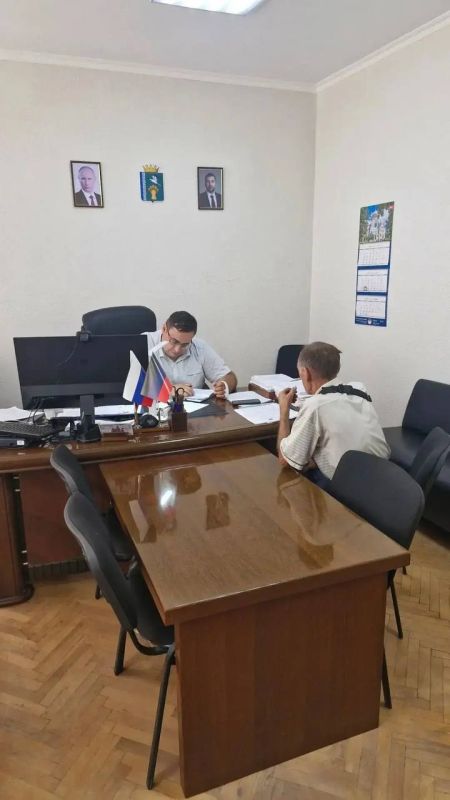 Вчера личный приём жителей провел Первый заместитель главы администрации Мангушского округа Владимир Топузов