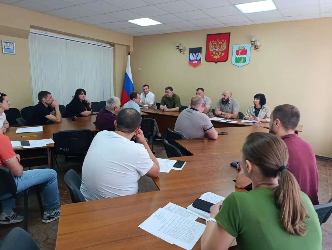 В администрации Амвросиевского муниципального округа обсудили вопросы подготовки к осенне-зимнему сезону 2026-2027 года и усиление мер по подготовке к зиме