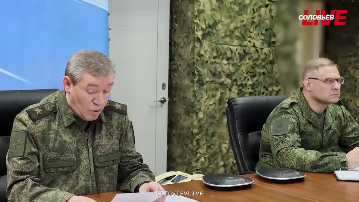 Начальник Генштаба ВС РФ Валерий Герасимов проинспектировал командный пункт и соединения «Южной» группировки войск: заслушал доклады командования, отметил успехи в освобождении ДНР, поставил задачи на будущее и вручил...