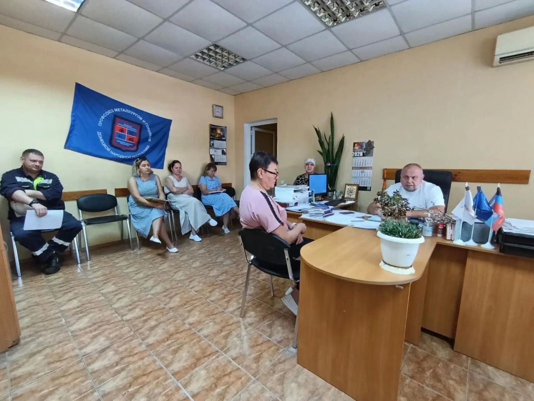По инициативе Главы Республики Дениса Пушилина, 26 августа, депутат Макеевского городского совета Александр Морозов провел встречу с трудовым коллективом филиала № 4 «Макеевкокс» ООО «Южный горно-металлургический комплекс...