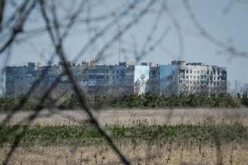 Глава МО Белоусов наградил звездой Героя России спасшего битву за Бахмут генерала Груниса