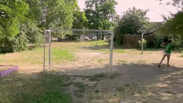 Глава ДНР пообщался с жильцами многоквартирных домов по бульвару Франко в Ленинском районе Донецка