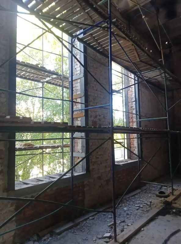Строители из Санкт-Петербурга рассказали о ремонте Дворца культуры «Металлургов»