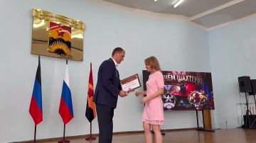Основные моменты церемонии награждения ко Дню шахтера в коротком видео