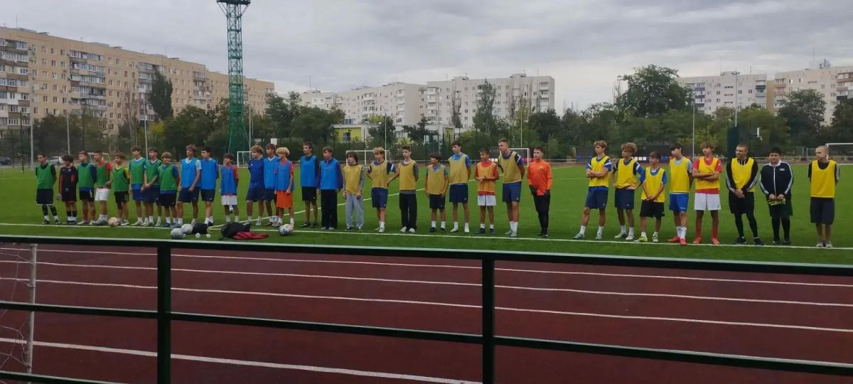 В Мариуполе прошел городской турнир по футболу среди юношеских команд