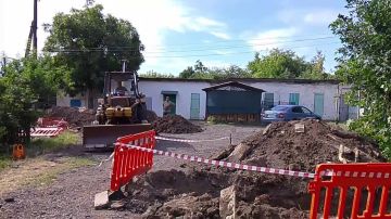 Сегодня, 31 августа, в рамках подготовки к отопительному периоду 2026-2027 гг. силами Филиала «Макеевкатеплосеть» ГУП ДНР «Донбасстеплоэнерго» ведутся ремонтные работы по замене участка теплотрассы возле домов ...