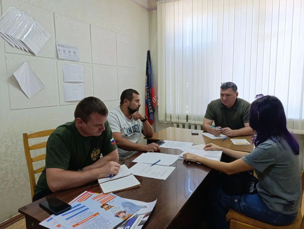 Глава Амвросиевского муниципального округа Игорь Лызов провёл приём граждан, в ходе которого было рассмотрено обращение от местной жительницы по вопросу ремонта системы отопления