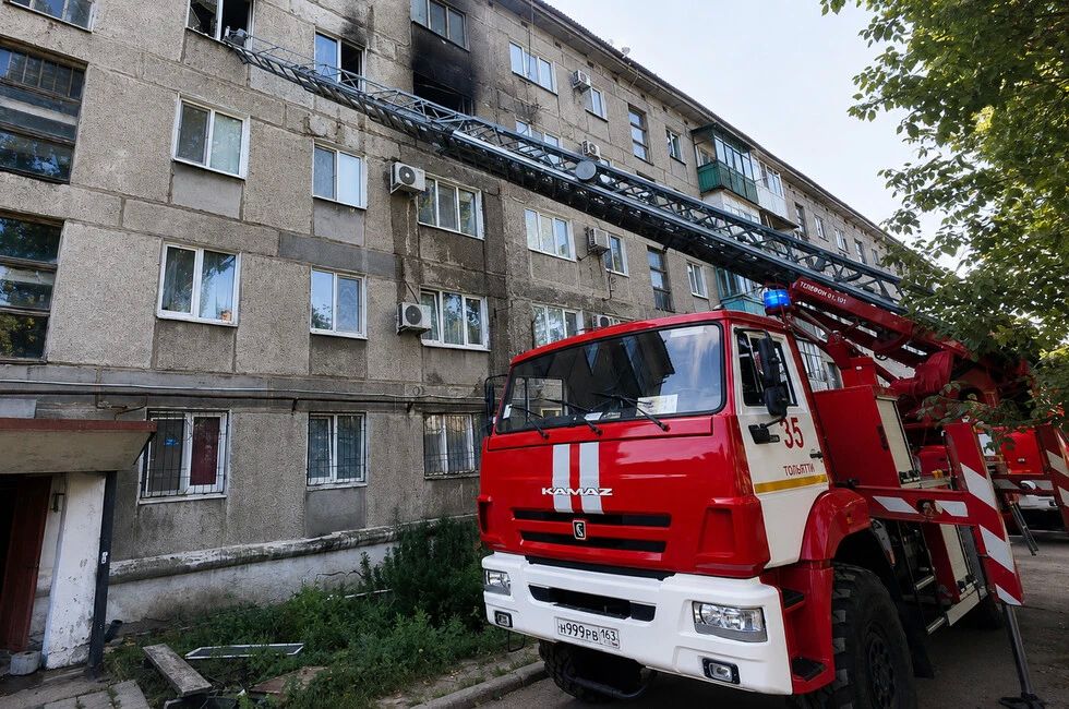 Из горящей квартиры в ДНР спасли двух человек