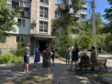 Месяц без света: жители дома на проспекте Строителей в Мариуполе просят помощи