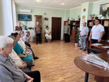 Василий Овчаров: Сегодня совместно с председателем местного муниципального совета Анатолием Яновским поздравил коллектив Государственной ветеринарной больницы района с профессиональным праздником — Днём ветеринарного...