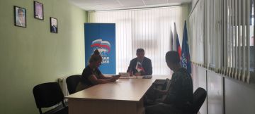 Депутат Народного Совета ДНР Сергей Ярош провел прием в общественной приемной Амвросиевского местного отделения Партии «Единая Россия»