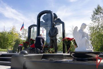 Росгвардейцы почтили память первого главы ДНР