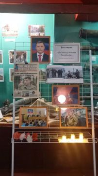В МБУ «Музей истории города Харцызска» открылась выставка ко Дню памяти Первого Главы ДНР А.В.Захарченко «Он стоял у истоков Республики»