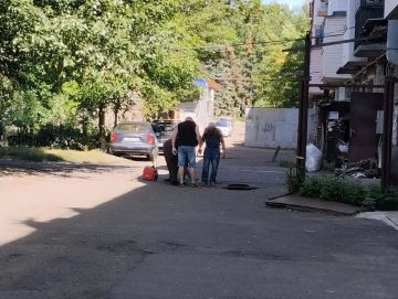 Сегодня, 31 августа, привлеченными силами предприятия торговли проведены работы по прочистке канализационной сети возле дома № 16 в квартале Северный