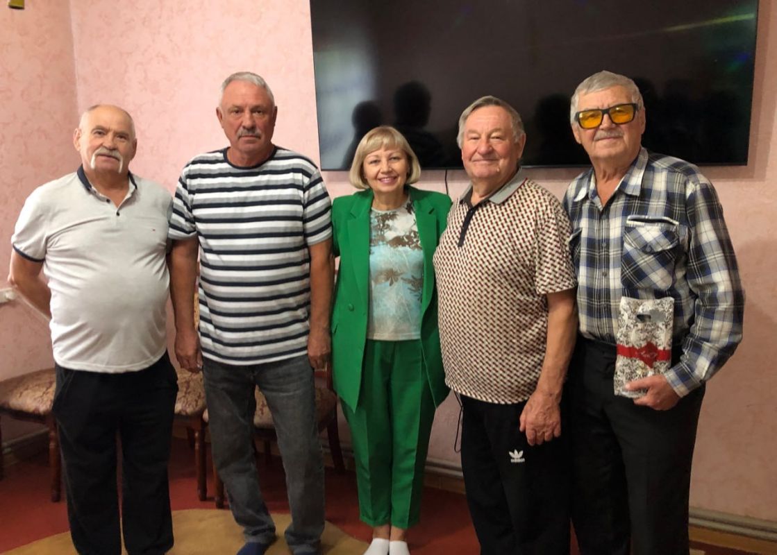 В Ждановке прошла торжественная встреча с участниками клуба «Старшее поколение»