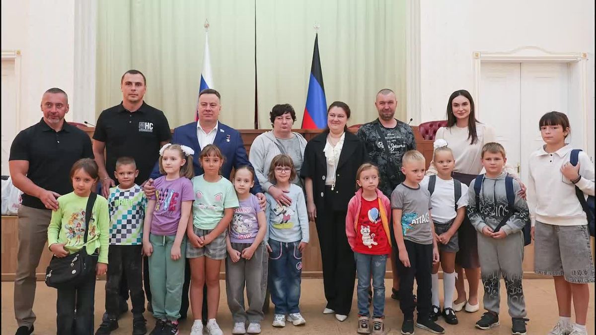 Константин Кузьмин пообщался со школьниками перед началом учебного года