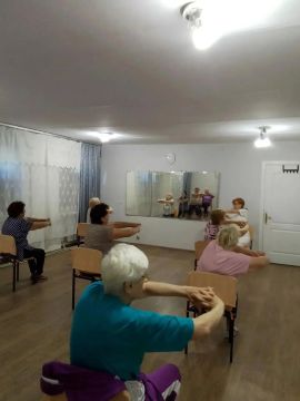 Адаптивная физическая культура и когнитивное развитие: комплексные занятия в Центре социального обслуживания населения