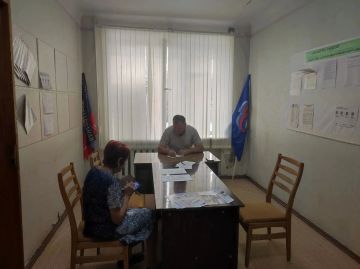 Первый заместитель главы администрации Амвросиевского муниципального округа Борис Бутко провел очередной прием граждан