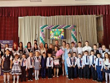 В Снежном прошли торжественные линейки ко Дню знаний