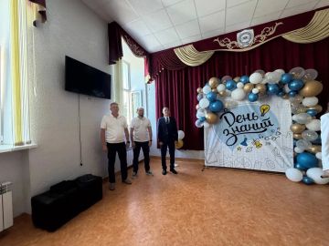 Сергей Юзвинкевич: Вместе с представителем шеф-региона Липецкой области Букреевым Ю. С. посетил торжественную линейку в ГБОУ "Володарская школа №1 Володарского м.о."
