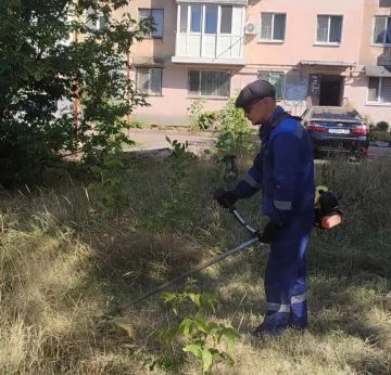 Сегодня, 2 сентября, с целью приведения территории в надлежащее санитарное состояние в Кировском внутригородском районе города Макеевки силами Макеевского филиала НКО «ЕДИНЫЙ РЕГИОНАЛЬНЫЙ ФОНД ПО УПРАВЛЕНИЮ МНОГОКВАРТИРНЫМИ...
