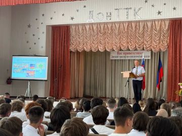 С Днем Знаний!. 1 сентября двери нашего колледжа вновь распахнулись, чтобы дать старт новому учебному году! Для студентов колледжа в Большом актовом зале прошло торжественное мероприятие, посвященное Дню знаний, началу...