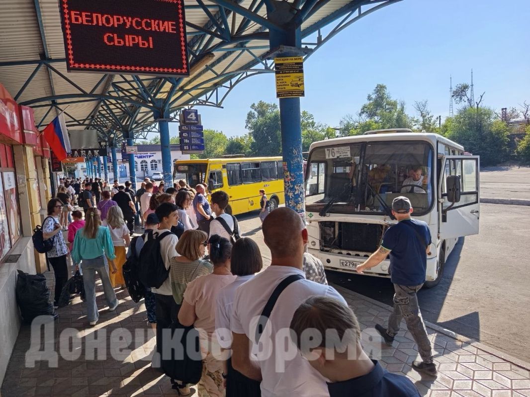 “Что, количество автобусов уменьшили?”: пассажиры маршрута 42 жалуются на очереди в часы пик