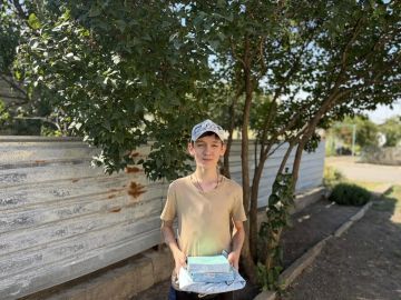 Мальчик из Златоустовки Волновахского округа получил гуманитарную помощь от Приуралья