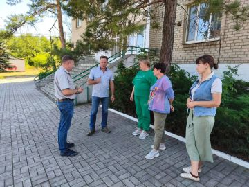 Сегодня, 2 сентября, по поручению Главы ДНР Дениса Пушилина, первый заместитель руководителя Управы Кировского внутригородского района Администрации городского округа Макеевка Донецкой Народной Республики Андрей Коренев...