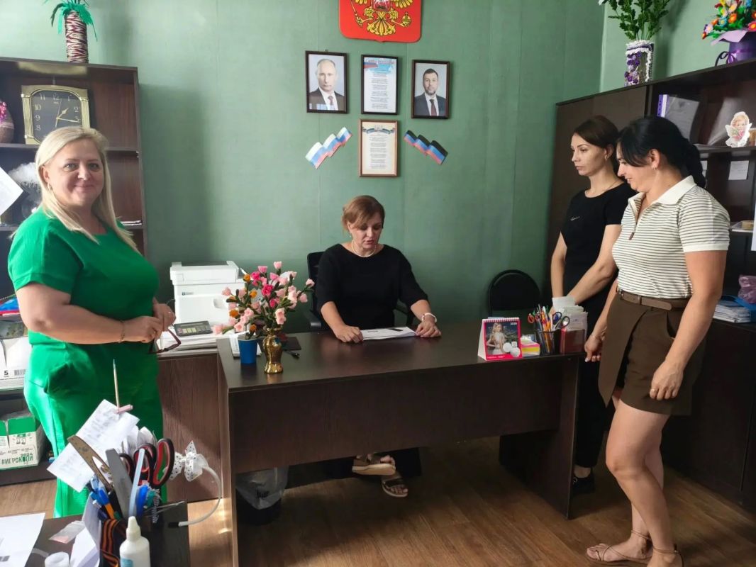 В Новозарьевском сельском центре культуры и досуга прошла рабочая встреча с коллективом