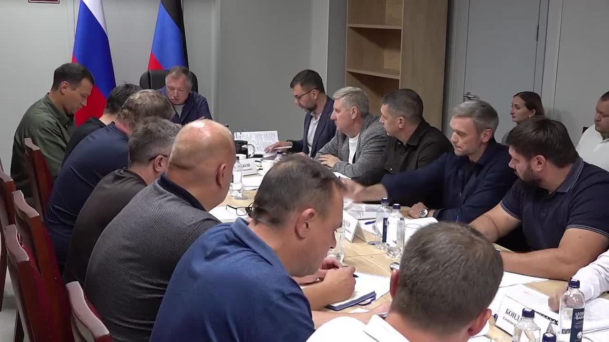 Глава ДНР Денис Владимирович Пушилин подчеркнул, что все усилия направлены на улучшение качества жизни жителей, а взаимодействие с федеральным центром помогает оперативно решать сложные задачи