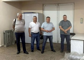Иван Адамец: Совместно с депутатами Донецкого городского совета Германом Полуниным и Валерием Солодовниковым провели встречу с трудовым коллективом ООО «Сарепта-Медипласт»
