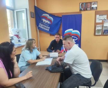 Глава городского округа Докучаевск Александр Качанов провел личный прием граждан в общественной приемной Единой России
